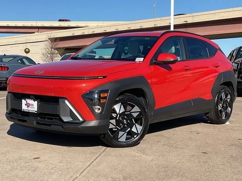 Used 2025 Hyundai Kona SEL image 2