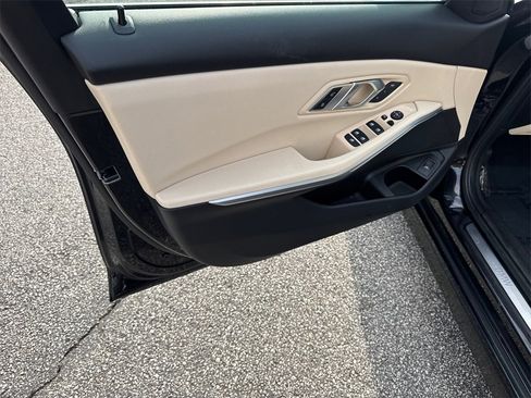 Used 2020 BMW 330i Sedan w/ Driving Assistance Package image 10