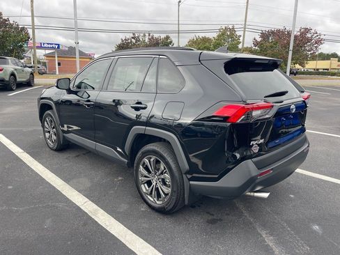 Used 2024 Toyota RAV4 XLE Premium image 12