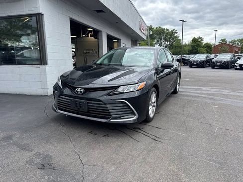 Used 2022 Toyota Camry LE AWD/4WD image 5