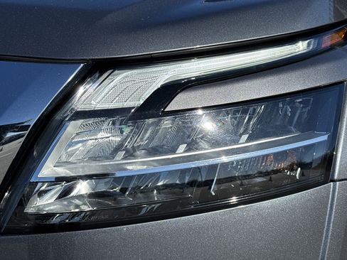 Used 2022 Nissan Pathfinder SV image 6