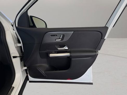 Used 2023 Mercedes-Benz GLA 250 4MATIC image 35