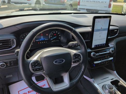 Used 2023 Ford Explorer Limited w/ Limited Technology Package RWD image 9
