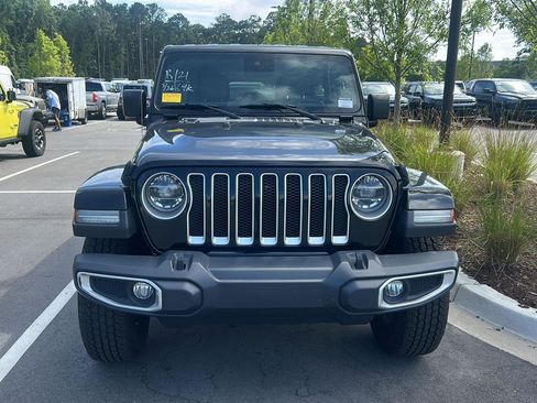 Used 2021 Jeep Wrangler Unlimited Sahara AWD/4WD image 2