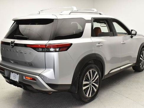 Certified 2022 Nissan Pathfinder Platinum w/ Cargo Package AWD/4WD image 5