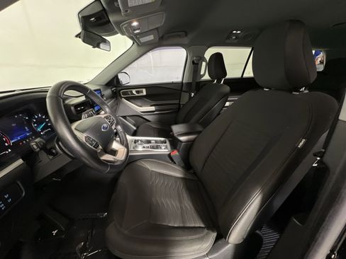 Used 2020 Ford Explorer XLT w/ Comfort Package image 13