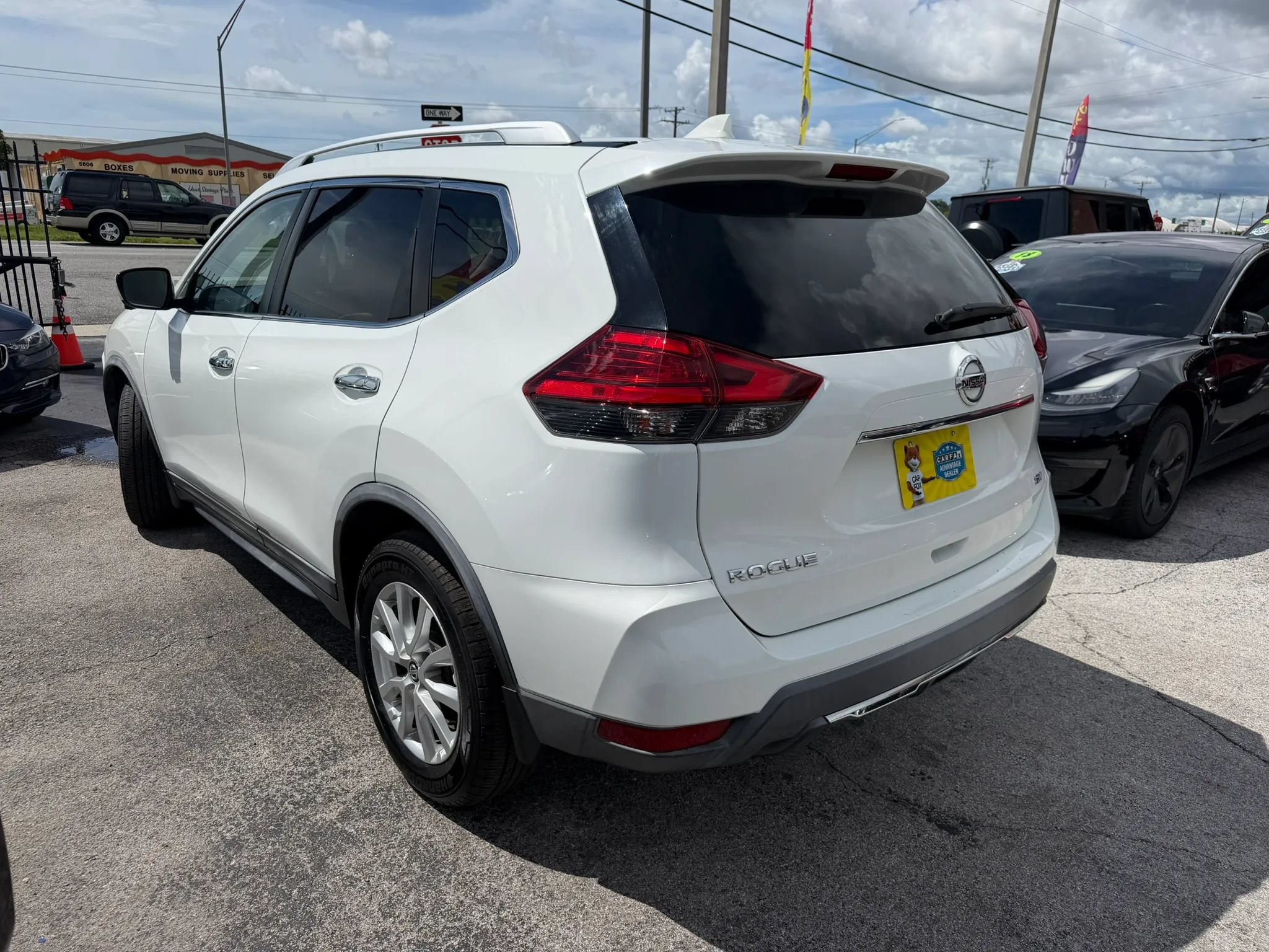 Used 2017 Nissan Rogue SV w/ SV Premium Package FWD image 6