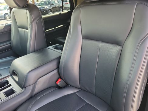 Used 2024 Ford Expedition XLT image 6