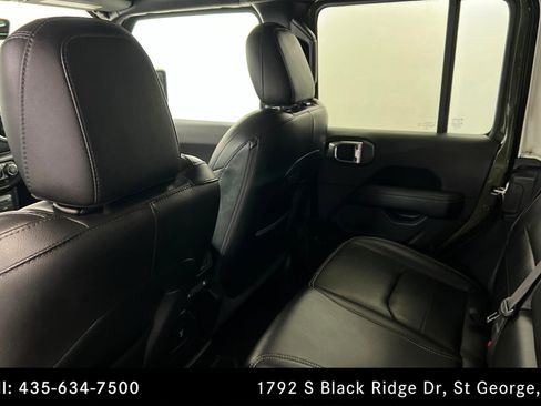 Used 2022 Jeep Wrangler Unlimited Sahara w/ Cold Weather Group image 19