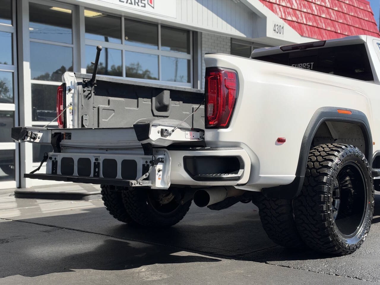 Used 2020 GMC Sierra 3500 Denali w/ Denali Ultimate Package AWD/4WD image 14