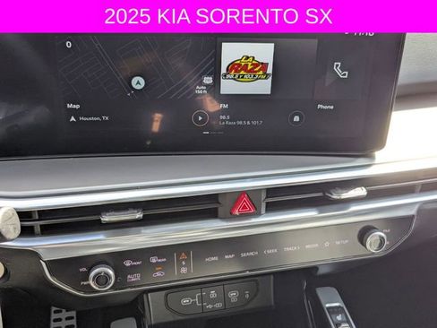 Used 2025 Kia Sorento SX image 21