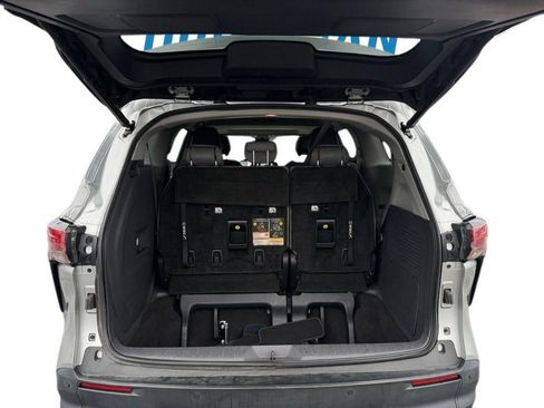 Used 2021 Toyota Sienna XLE image 20