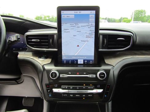 Used 2020 Ford Explorer Platinum w/ Premium Technology Package AWD/4WD image 25