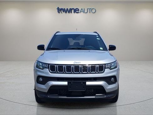 Used 2024 Jeep Compass Latitude AWD/4WD image 8