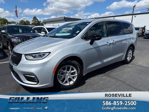 Used 2026 Chrysler Pacifica Select FWD image 1