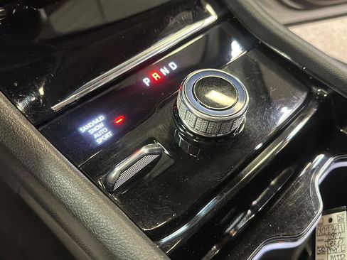 Used 2022 Jeep Grand Cherokee L Limited w/ Black Appearance Package image 24