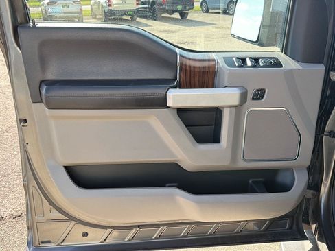 Used 2015 Ford F150 Lariat AWD/4WD image 8