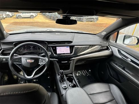 Used 2024 Cadillac XT6 Premium Luxury image 31