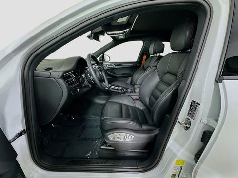 Certified 2026 Porsche Macan Turbo AWD/4WD image 5