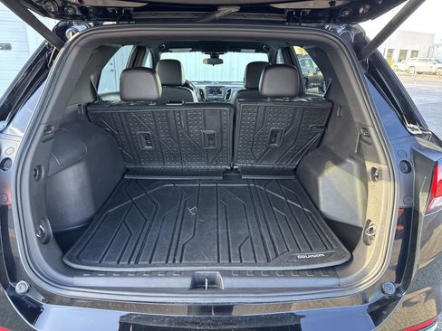 Used 2023 Chevrolet Equinox RS w/ LPO, Floor Liner Package image 8