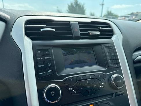 Used 2016 Ford Fusion SE FWD image 23