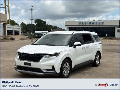 Used 2023 Kia Carnival LX FWD image 1