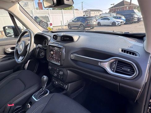 Used 2023 Jeep Renegade Latitude w/ Premium Group AWD/4WD image 17