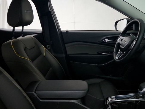 Used 2025 Chevrolet Trax ACTIV w/ Driver Confidence Package FWD image 29