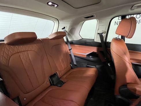 Used 2024 BMW X7 xDrive40i w/ Premium Package image 25