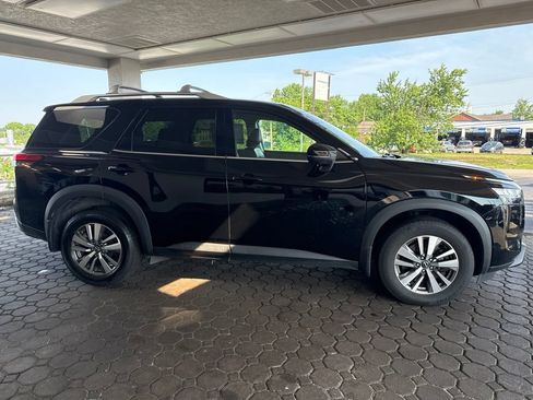 Used 2023 Nissan Pathfinder SL w/ Lighting Package (N92) AWD/4WD image 5