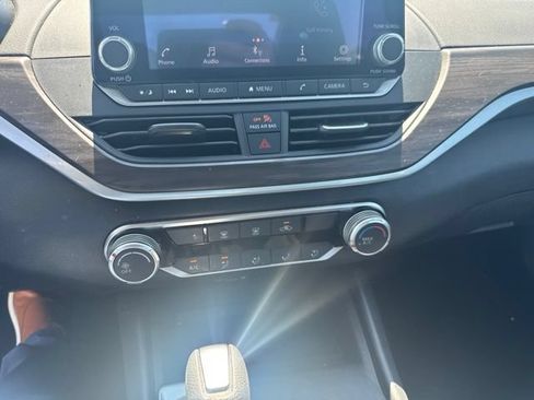 Used 2025 Nissan Altima 2.5 SV FWD image 12
