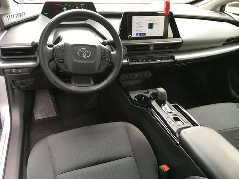 Used 2025 Toyota Prius LE FWD image 22