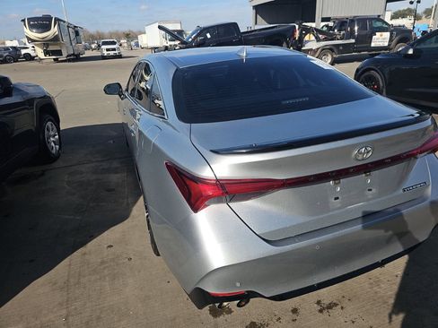 Used 2019 Toyota Avalon Touring w/ Advanced Safety Package image 6