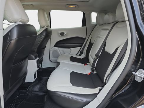 Used 2018 Jeep Compass Latitude w/ Popular Equipment Group FWD image 16
