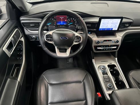 Used 2022 Ford Explorer XLT w/ Equipment Group 202A image 22