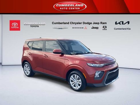Used 2022 Kia Soul LX image 2