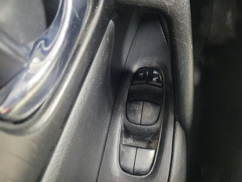 Used 2017 Nissan Rogue S image 27