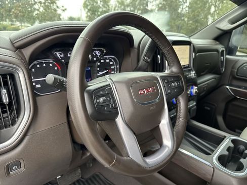 Used 2023 GMC Sierra 2500 SLT w/ SLT Premium Package image 10