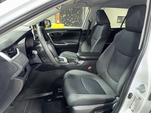 Used 2023 Toyota RAV4 LE AWD/4WD image 15