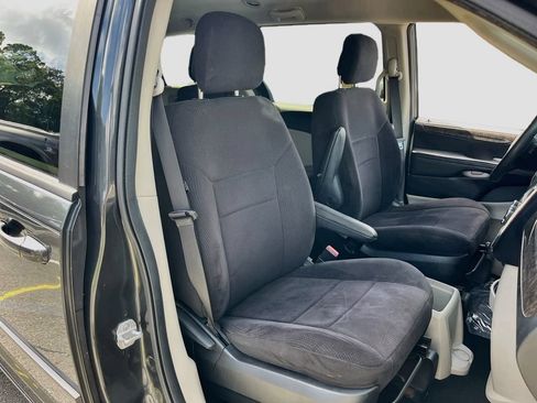 Used 2011 Dodge Grand Caravan Express FWD image 26