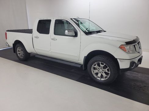 Used 2015 Nissan Frontier SL AWD/4WD image 11