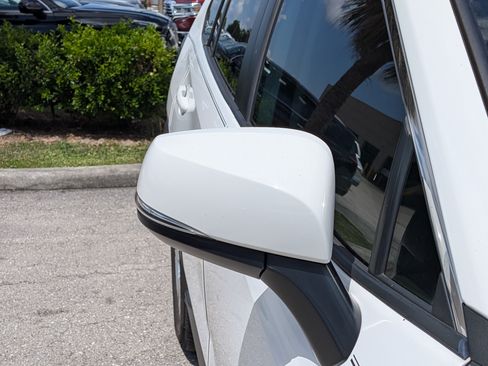 Used 2021 Toyota RAV4 XLE w/ Convenience Package FWD image 12