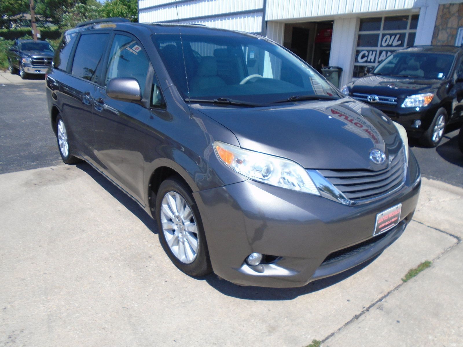 Used 2012 Toyota Sienna XLE AWD/4WD image 8