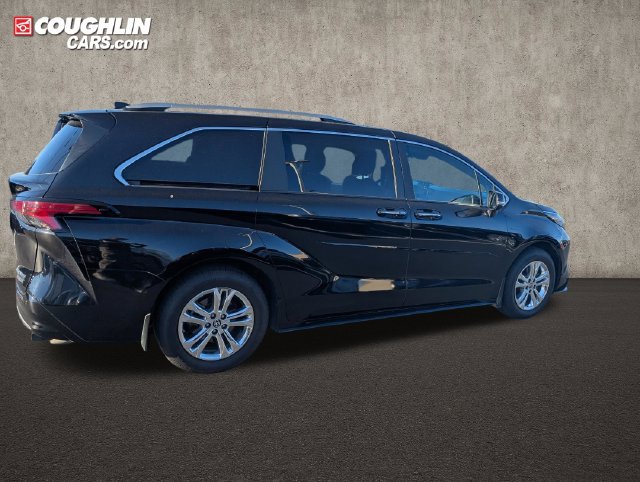 Used 2023 Toyota Sienna Platinum AWD/4WD image 8