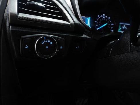 Used 2019 Ford Fusion SE image 22