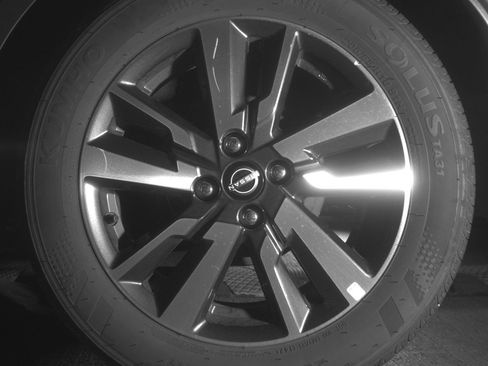 Used 2025 Nissan Versa SV FWD image 14