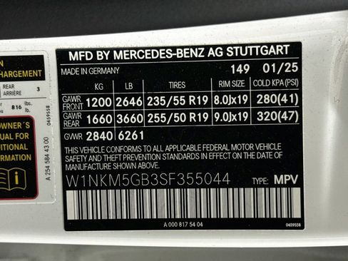 Used 2025 Mercedes-Benz GLC 350e 4MATIC image 31