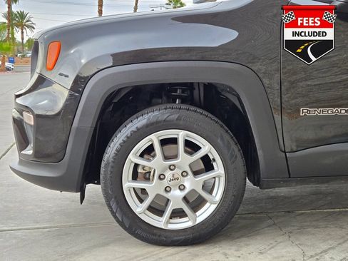 Used 2022 Jeep Renegade Latitude w/ Convenience Group AWD/4WD image 12