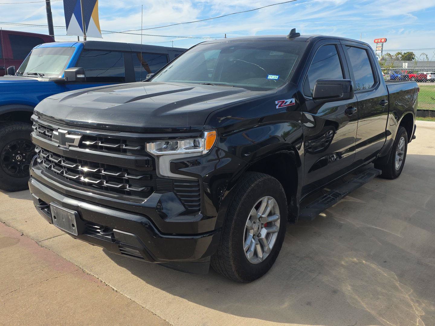 Used 2023 Chevrolet Silverado 1500 RST w/ Z71 Off-Road Package AWD/4WD image 5