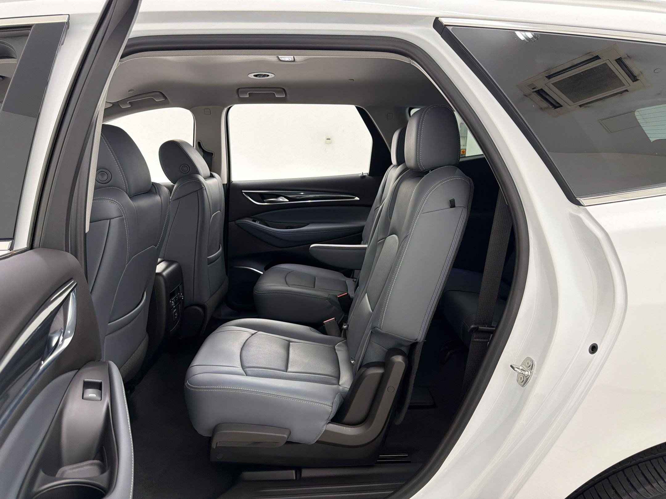 Used 2021 Buick Enclave Essence AWD/4WD image 23